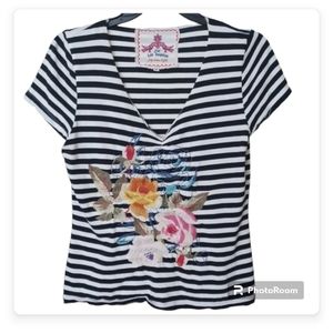 JW Los Angeles (Johnny Was) v neck, T-shirt,  medium embroidery